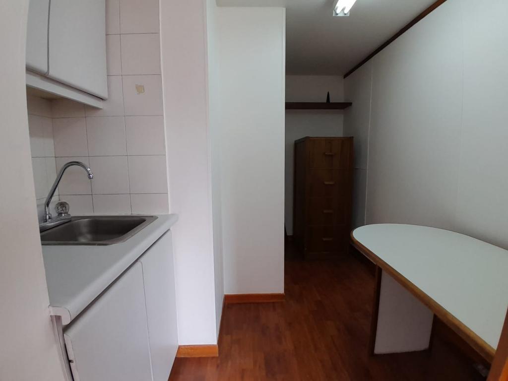 Oficina en arriendo en Quinta Camacho, Bogotá, 40 m² · foto 9 de 11
