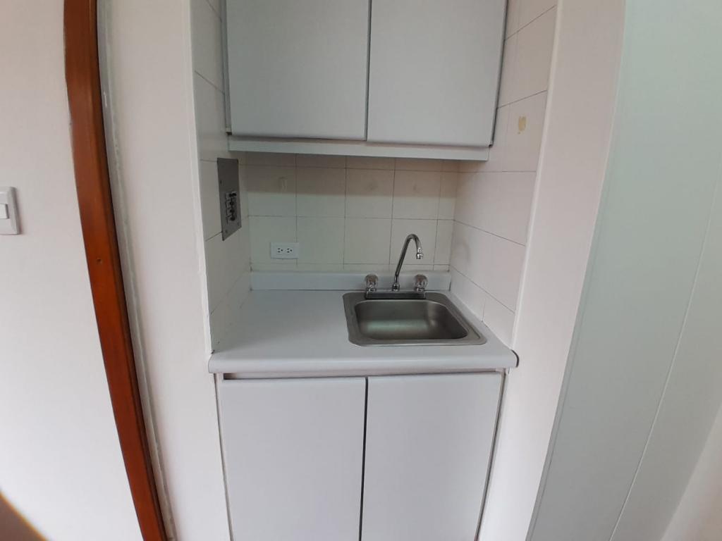 Oficina en arriendo en Quinta Camacho, Bogotá, 40 m² · foto 10 de 11