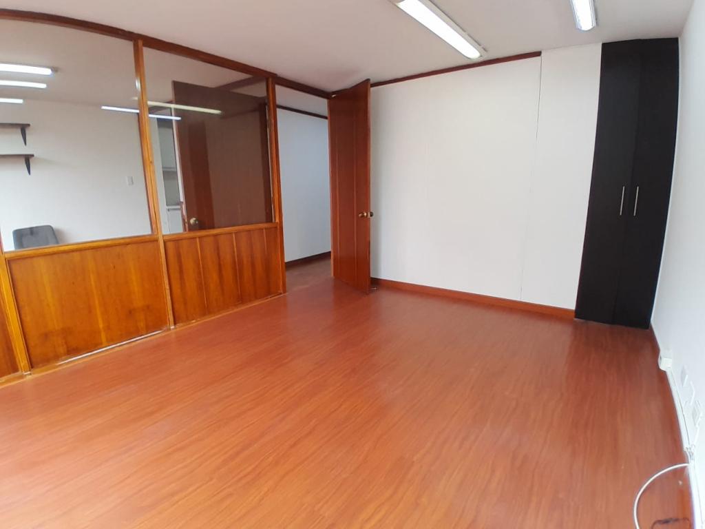 Oficina en arriendo en Quinta Camacho, Bogotá, 40 m² · foto 6 de 11