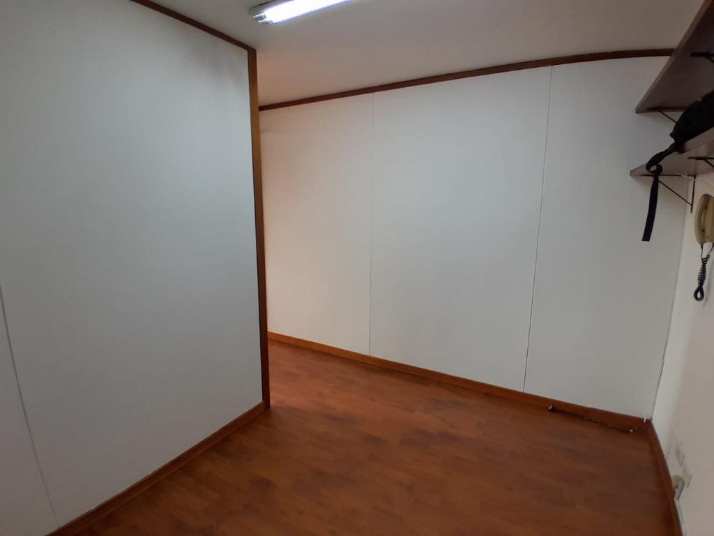 Oficina en arriendo en Quinta Camacho, Bogotá, 40 m² · foto 3 de 11