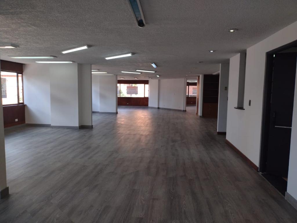 Oficina en arriendo en Quinta Camacho, Bogotá, 263 m² · foto 2 de 6
