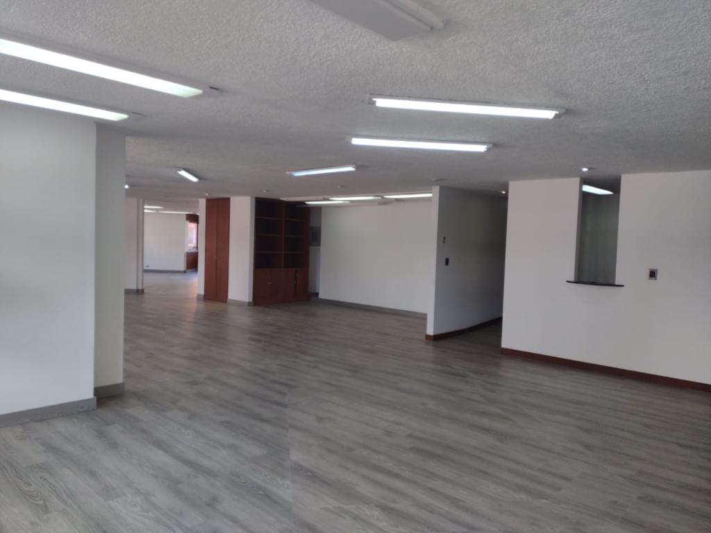 Oficina en arriendo en Quinta Camacho, Bogotá, 263 m² · foto 3 de 6