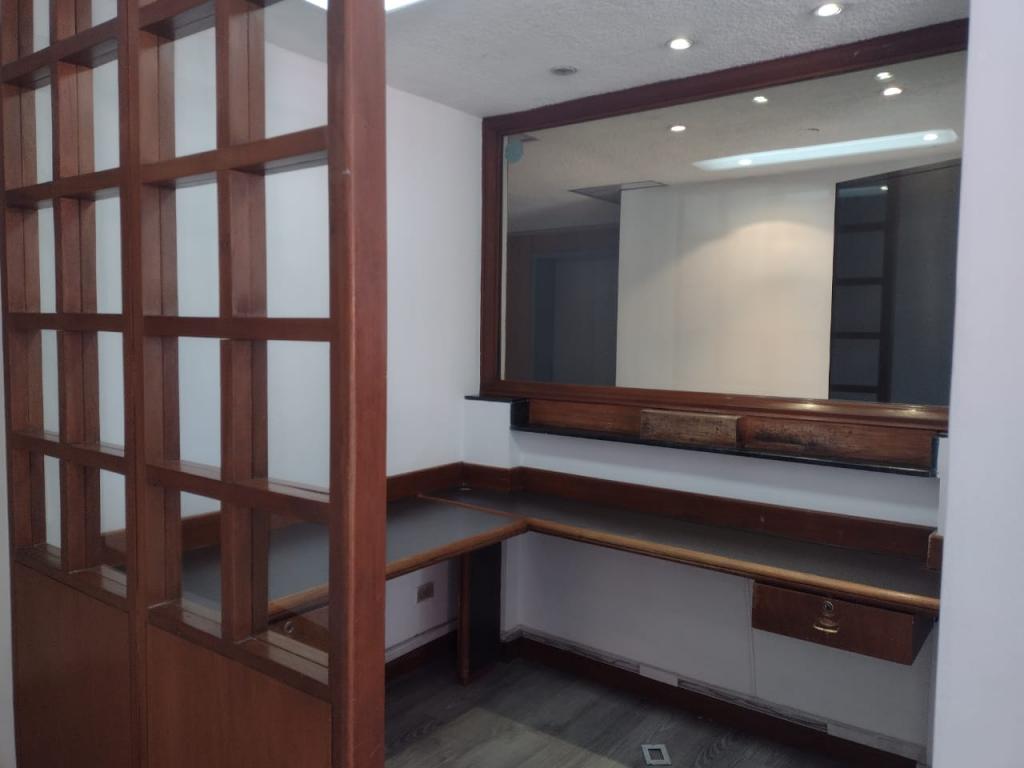 Oficina en arriendo en Quinta Camacho, Bogotá, 263 m² · foto 5 de 6