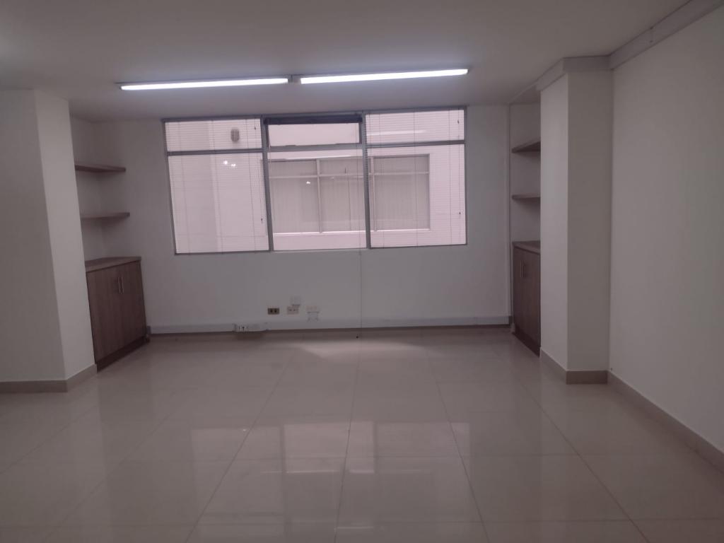 Oficina en arriendo en Chico, Bogotá, 35 m² · foto 6 de 10