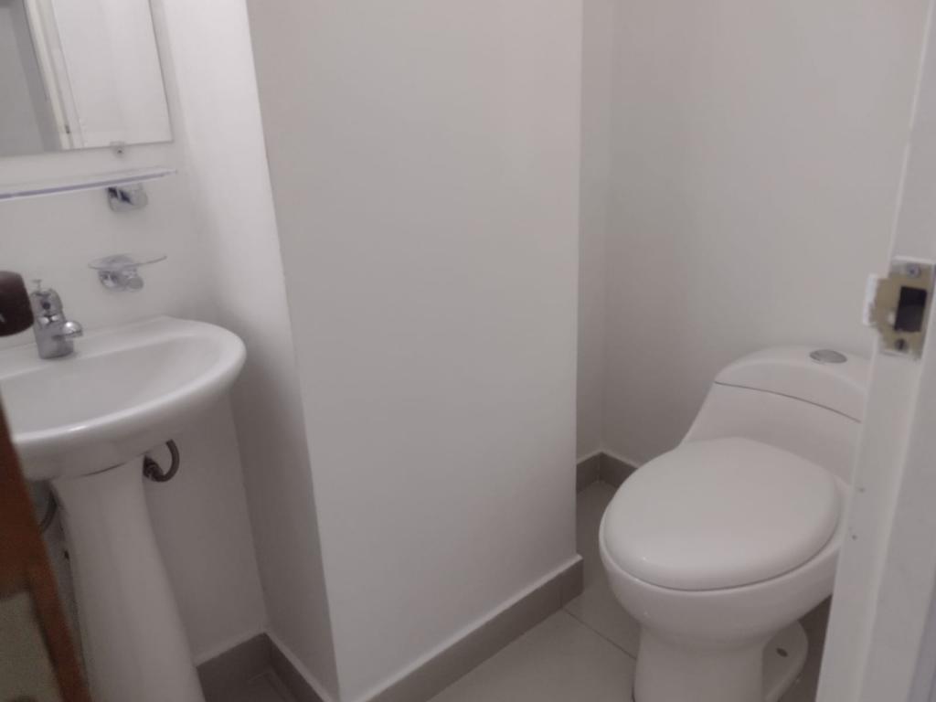 Oficina en arriendo en Chico, Bogotá, 35 m² · foto 10 de 10