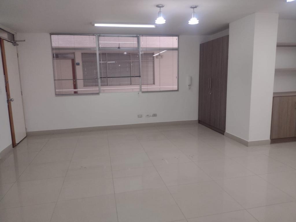 Oficina en arriendo en Chico, Bogotá, 35 m² · foto 8 de 10
