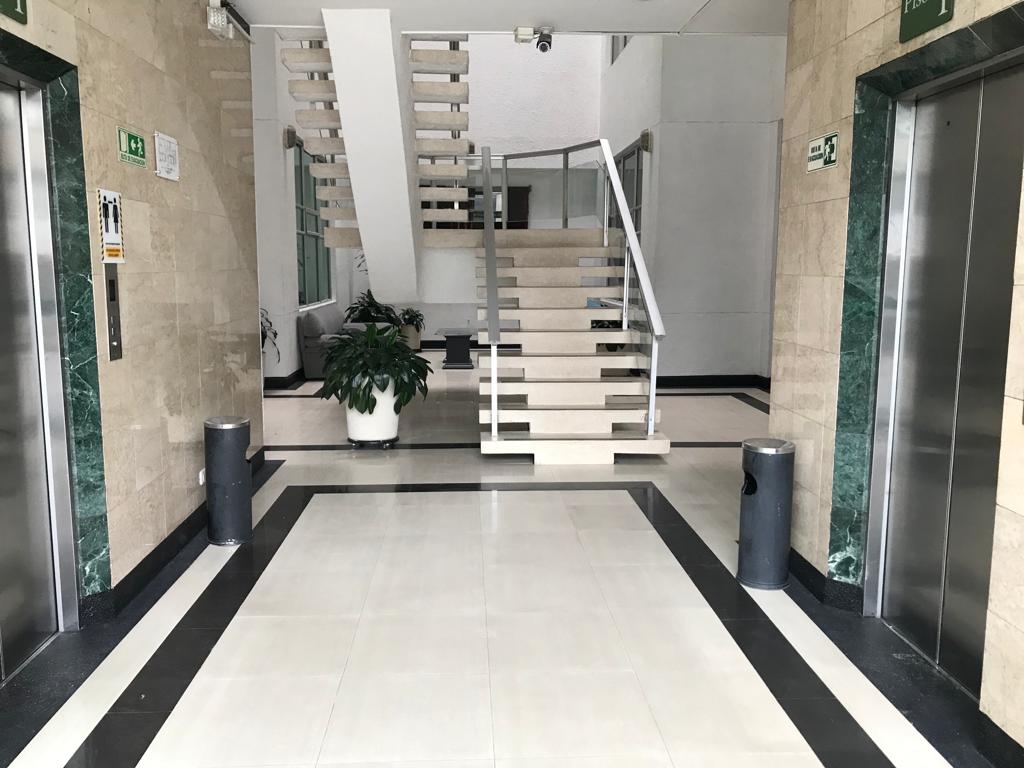 Oficina en arriendo en Chico, Bogotá, 35 m² · foto 2 de 10