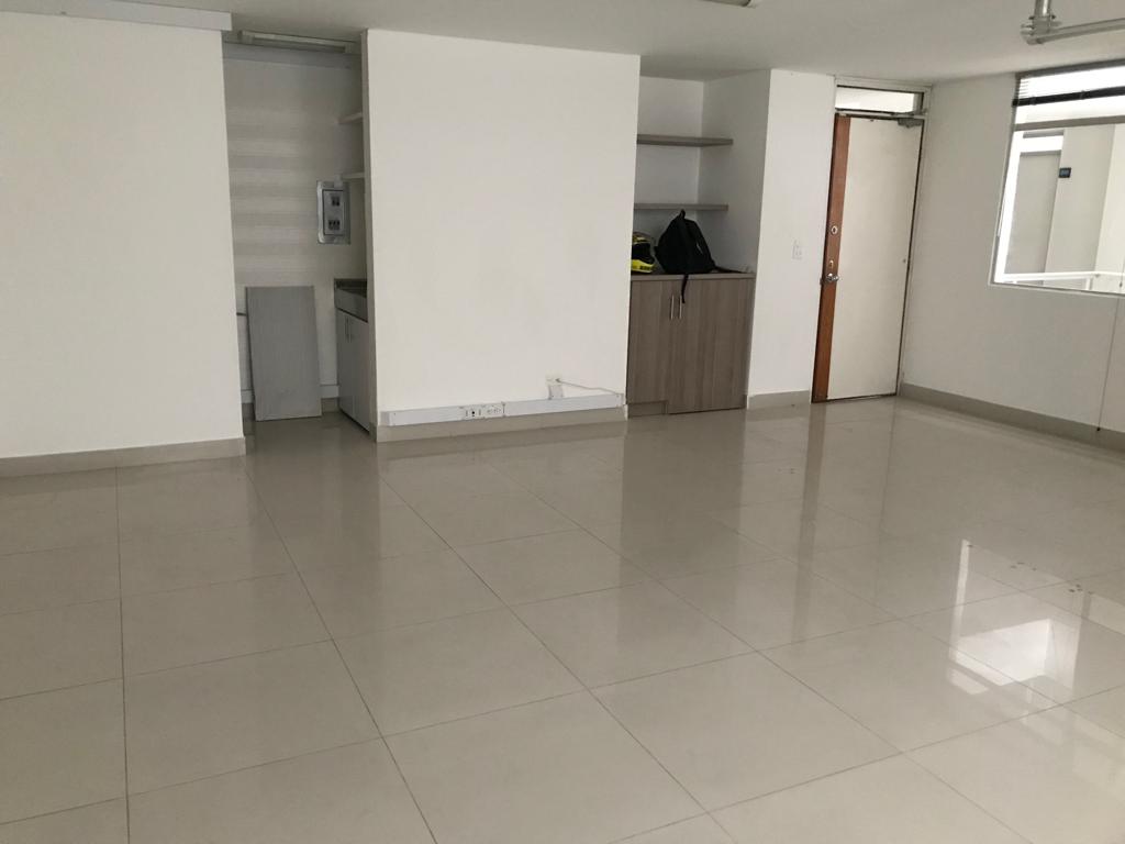Oficina en arriendo en Chico, Bogotá, 35 m² · foto 7 de 10