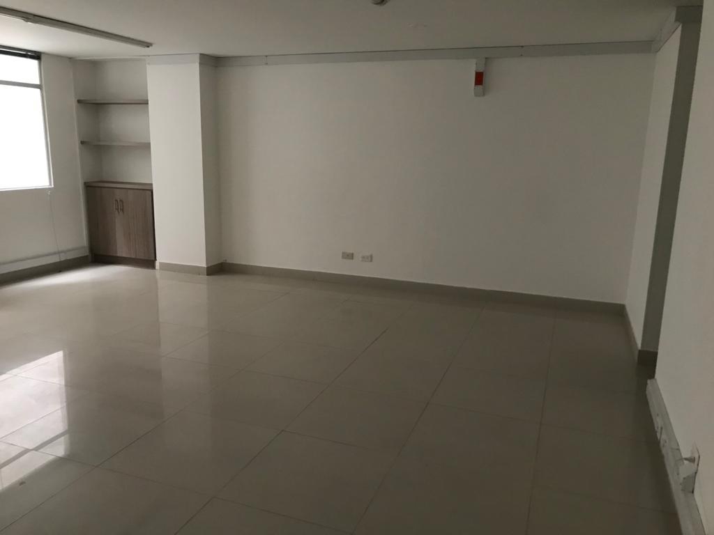 Oficina en arriendo en Chico, Bogotá, 35 m² · foto 5 de 10