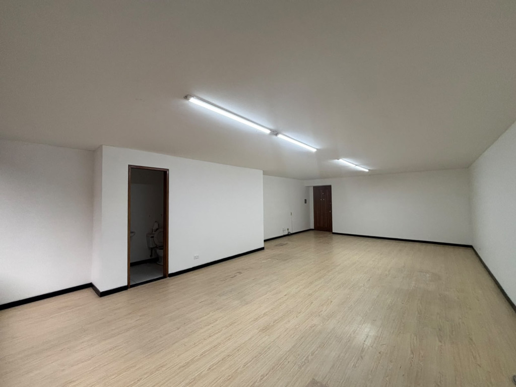 Oficina en arriendo en Chico Norte, Bogotá, 48 m² · foto 6 de 7