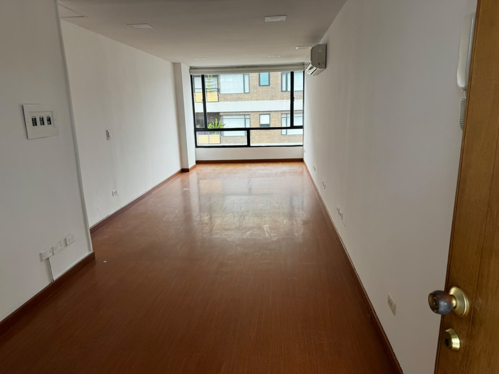 Oficina en arriendo en Chico, Bogotá, 25 m² · foto 6 de 10