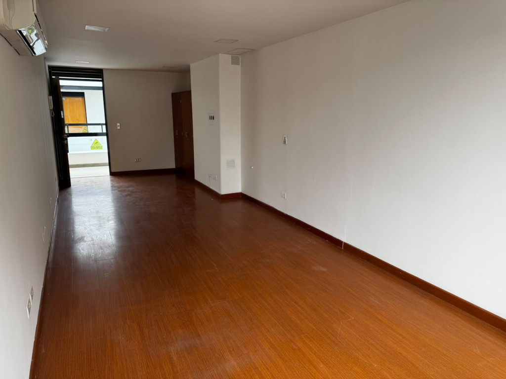 Oficina en arriendo en Chico, Bogotá, 25 m² · foto 8 de 10