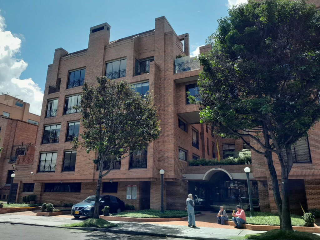 Apartamento de 1 alcoba en venta en Santa Barbara Occidental, Bogotá, 76 m² · foto 2 de 19