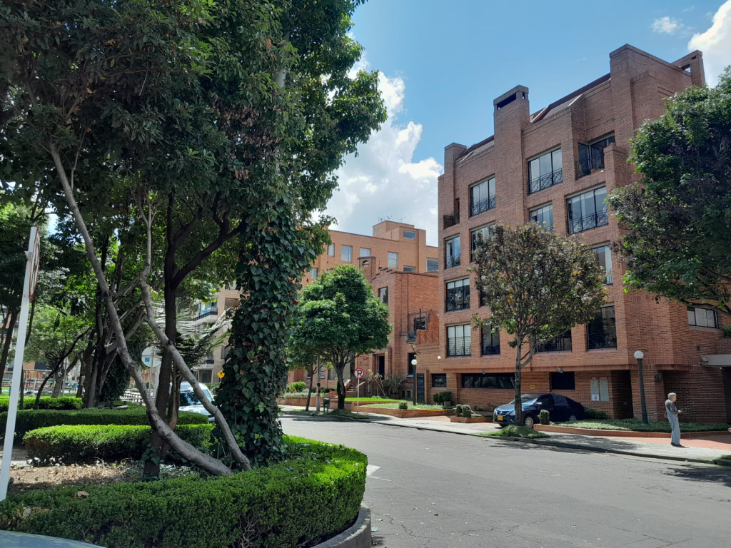 Apartamento de 1 alcoba en venta en Santa Barbara Occidental, Bogotá, 76 m² · foto 3 de 19