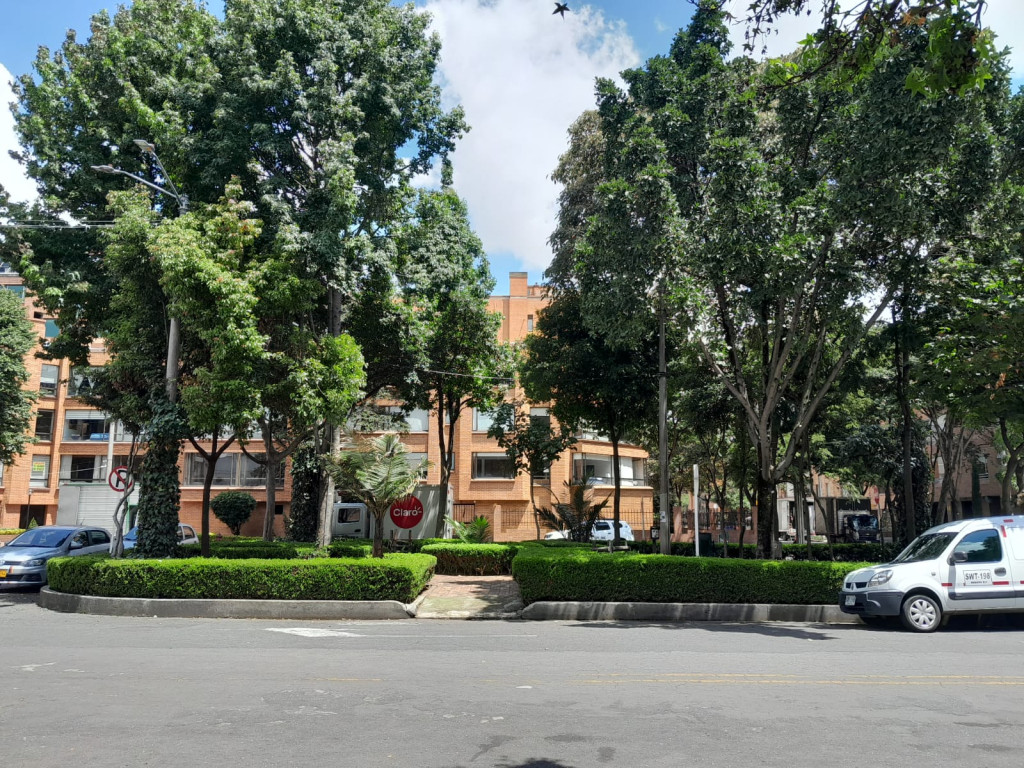 Apartamento de 1 alcoba en venta en Santa Barbara Occidental, Bogotá, 76 m² · foto 4 de 19