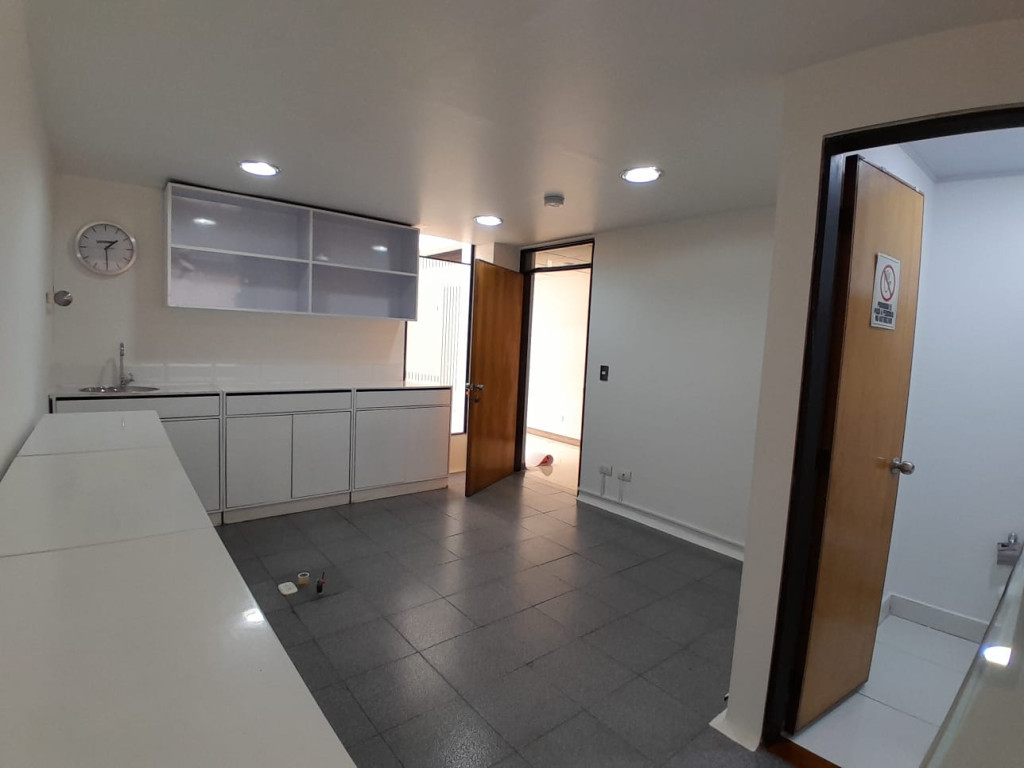 Consultorio en arriendo en Chico, Bogotá, 20 m² · foto 2 de 11