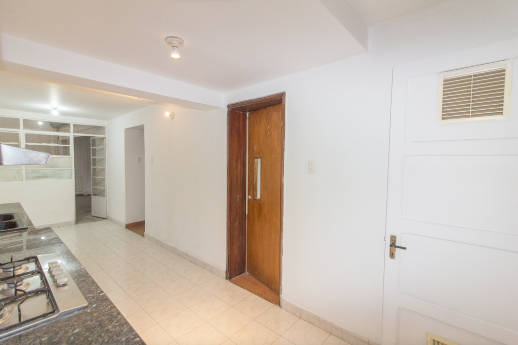 Casa de 5 alcobas en venta en Popular Modelo, Bogotá, 235 m² · foto 11 de 24