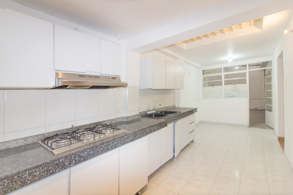 Casa de 5 alcobas en venta en Popular Modelo, Bogotá, 235 m² · foto 12 de 24