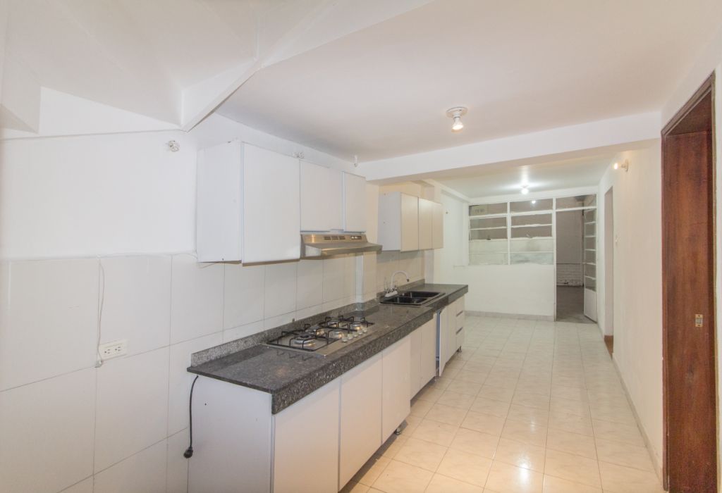 Casa de 5 alcobas en venta en Popular Modelo, Bogotá, 235 m² · foto 9 de 24