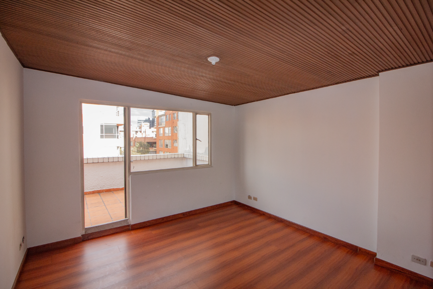 Apartamento de 2 alcobas en venta en Chico Navarra, Bogotá, 148 m² · foto 10 de 24