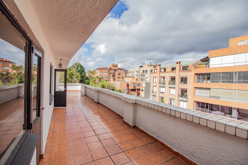 Apartamento de 2 alcobas en venta en Chico Navarra, Bogotá, 148 m² · foto 12 de 24