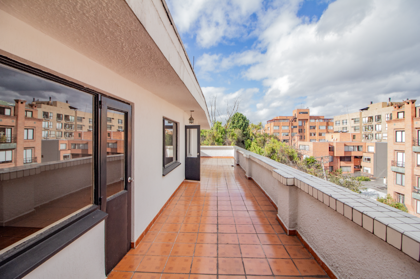 Apartamento de 2 alcobas en venta en Chico Navarra, Bogotá, 148 m² · foto 13 de 24