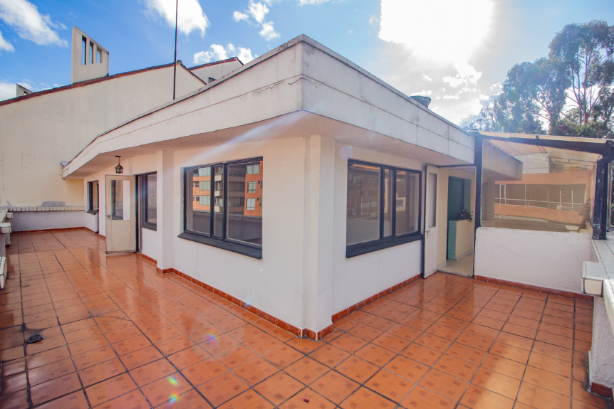 Apartamento de 2 alcobas en venta en Chico Navarra, Bogotá, 148 m² · foto 14 de 24