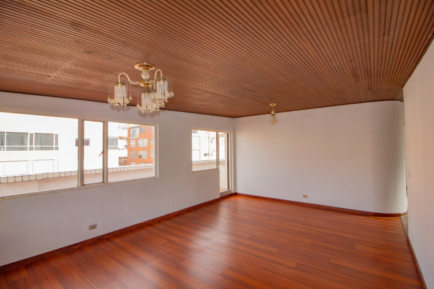 Apartamento de 2 alcobas en venta en Chico Navarra, Bogotá, 148 m² · foto 4 de 24