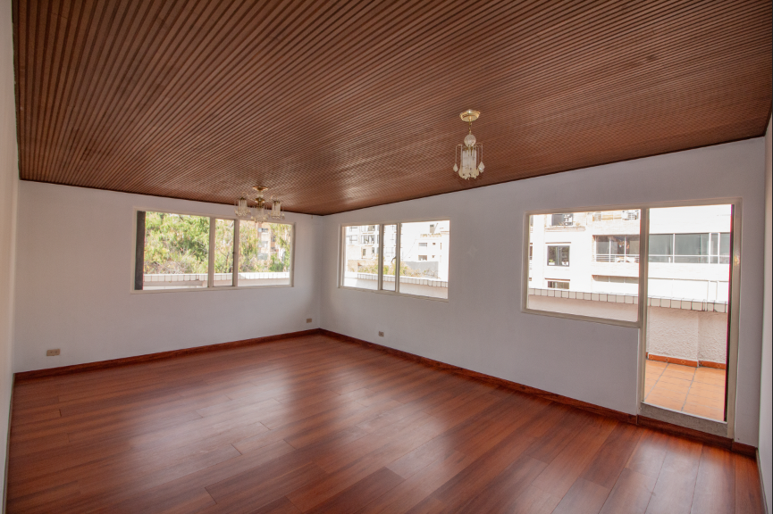Apartamento de 2 alcobas en venta en Chico Navarra, Bogotá, 148 m² · foto 5 de 24