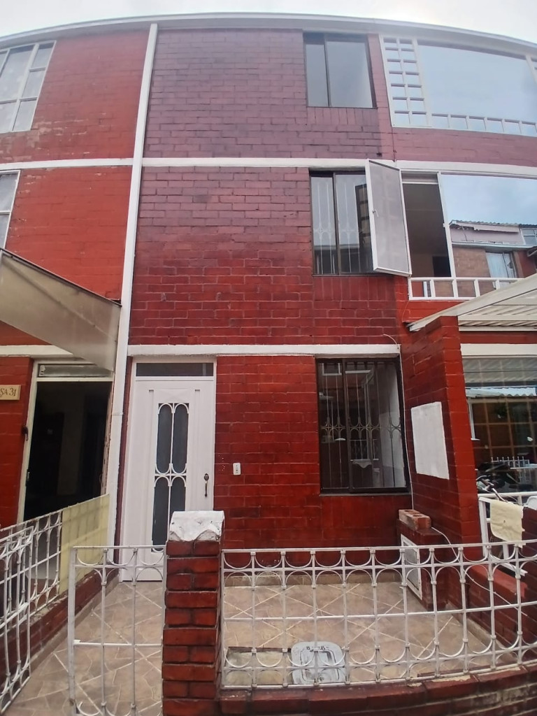 Casa de 3 alcobas en arriendo en Urb. Balmoral Ii, Bogotá, 56 m² · foto 2 de 18