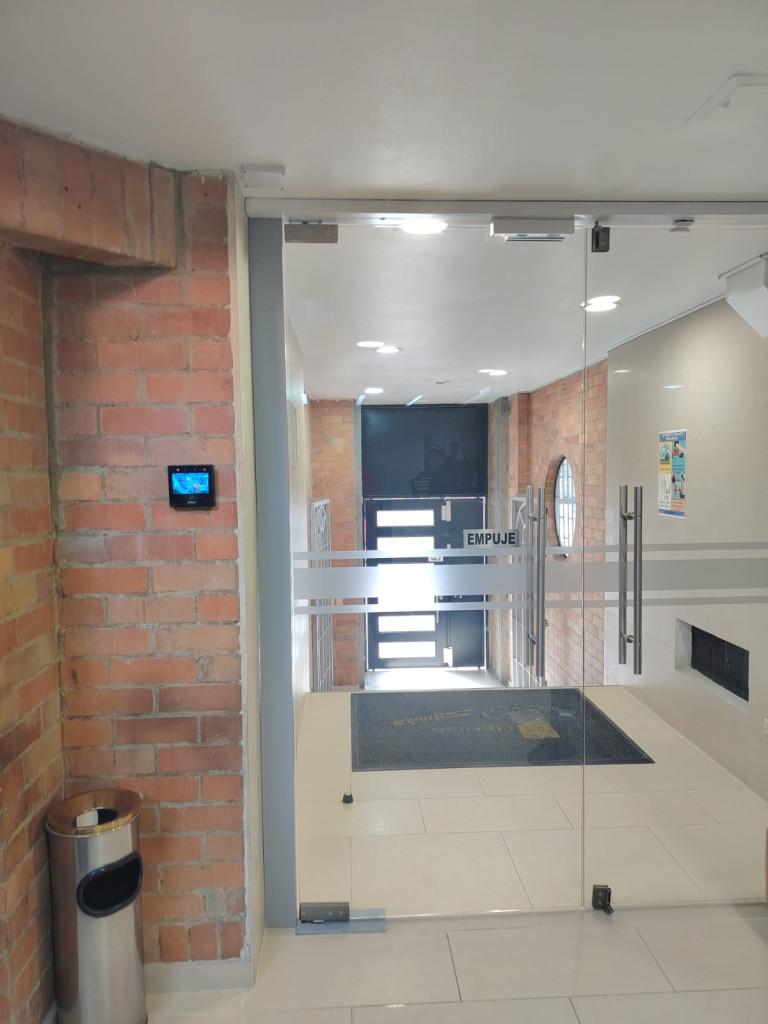 Oficina en arriendo en La Porciuncula, Bogotá, 17 m² · foto 3 de 16