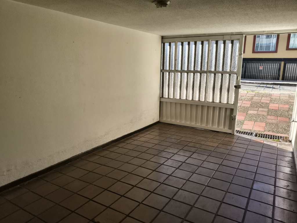 Apartamento en venta en Normandía, Bogotá · foto 2 de 24