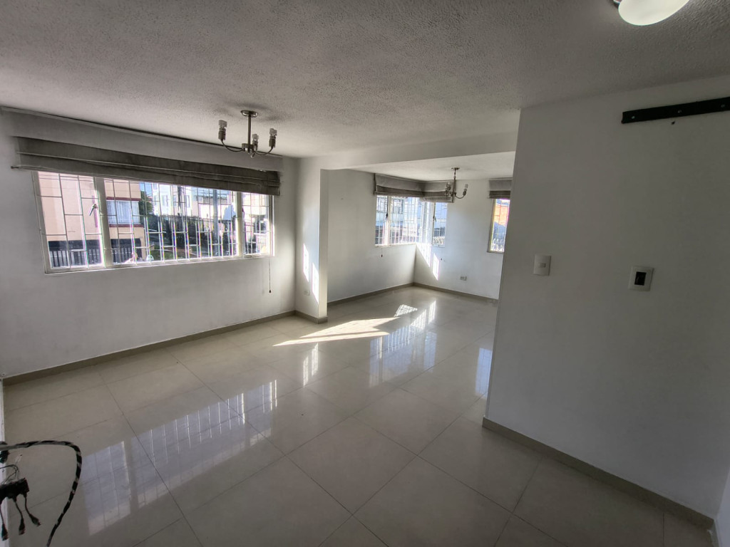 Apartamento en venta en Normandía, Bogotá · foto 3 de 24