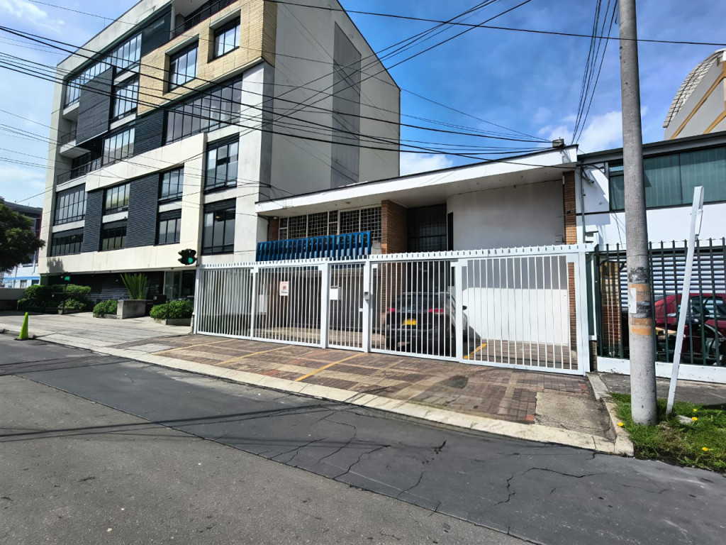 Oficina en arriendo en La Castellana, Bogotá, 52 m² · foto 2 de 17