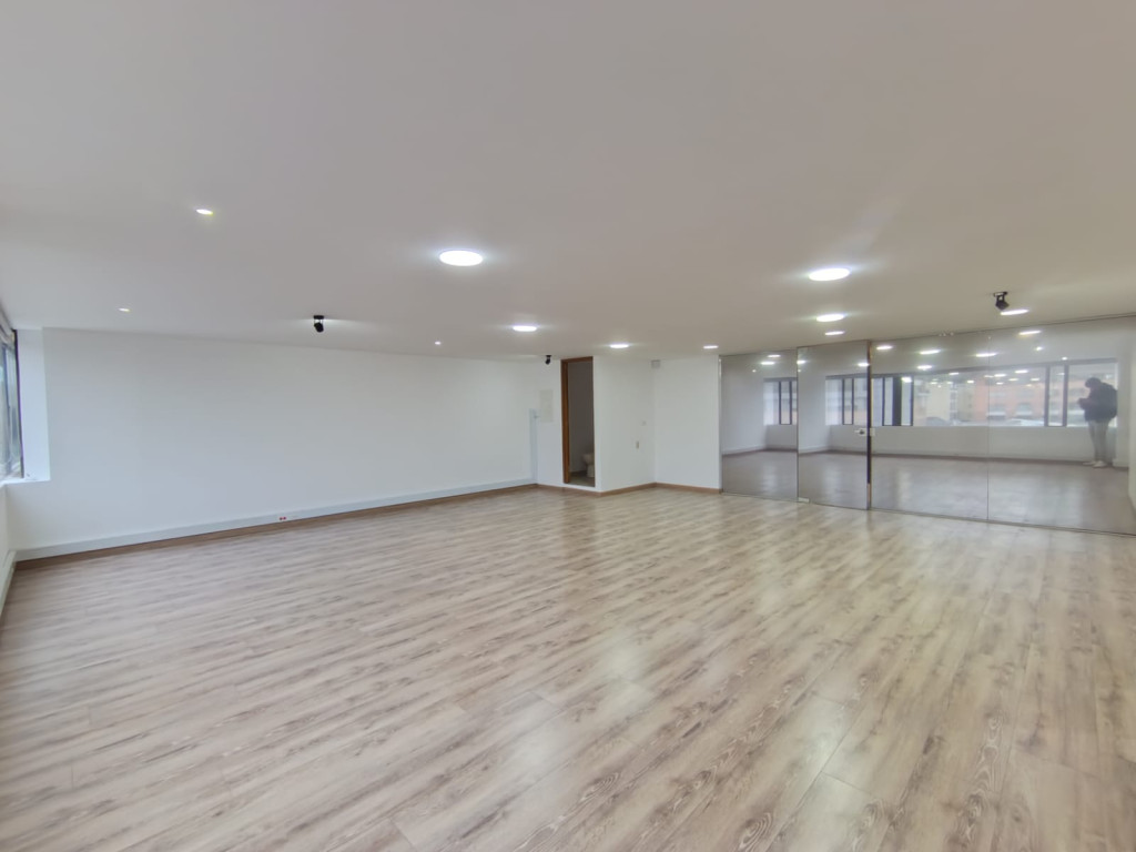 Oficina en arriendo en San Patricio, Bogotá, 69 m² · foto 6 de 11