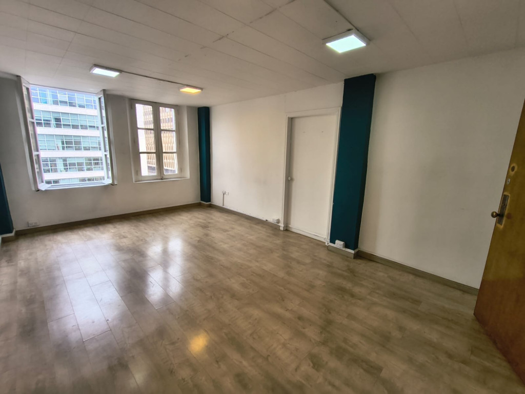 Oficina en venta en La Candelaria, Bogotá, 24 m² · foto 8 de 11