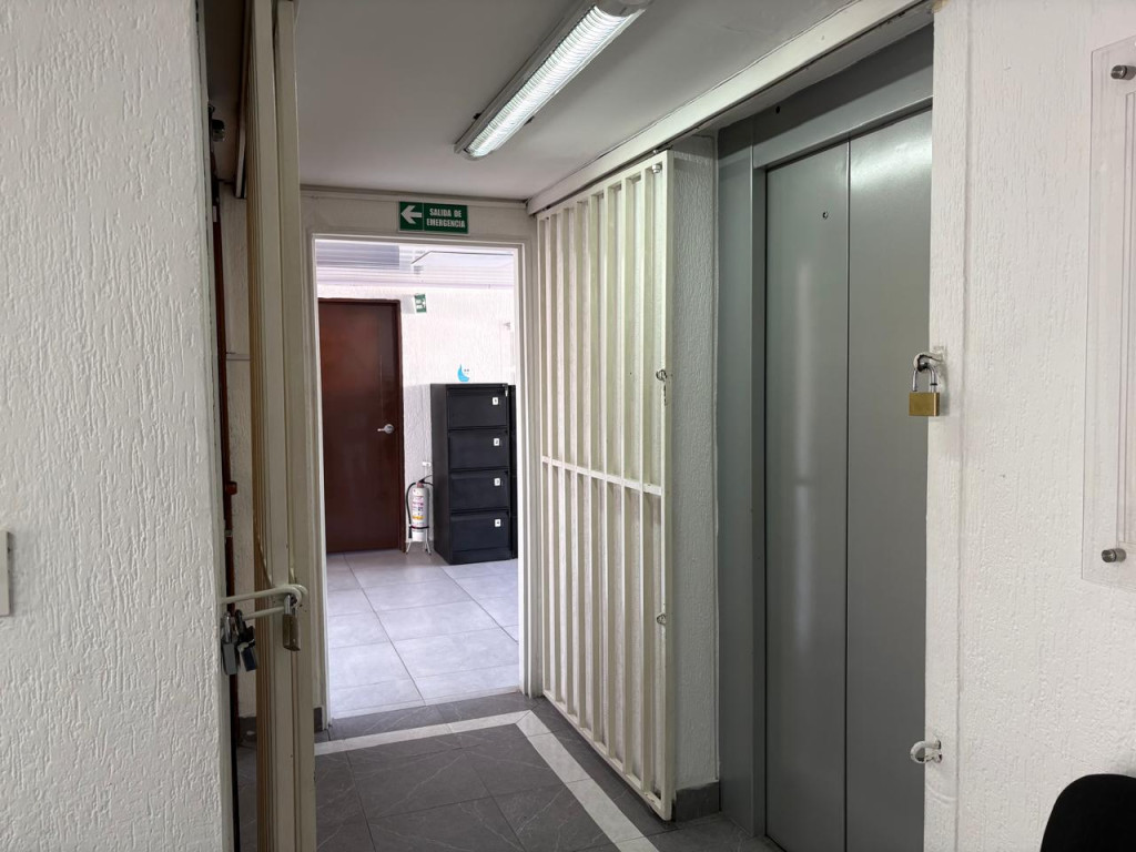 Oficina en arriendo en El Retiro, Bogotá, 217 m² · foto 3 de 23