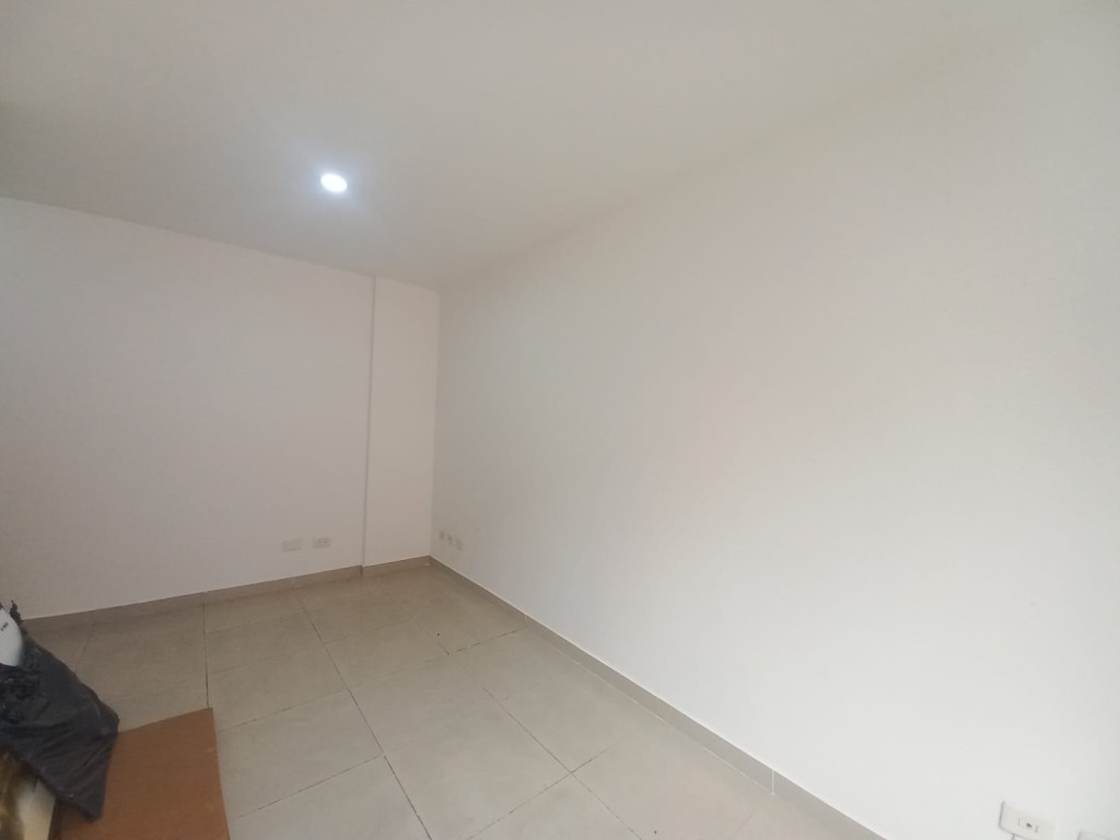 Oficina en arriendo en Puente Largo, Bogotá, 13 m² · foto 10 de 14