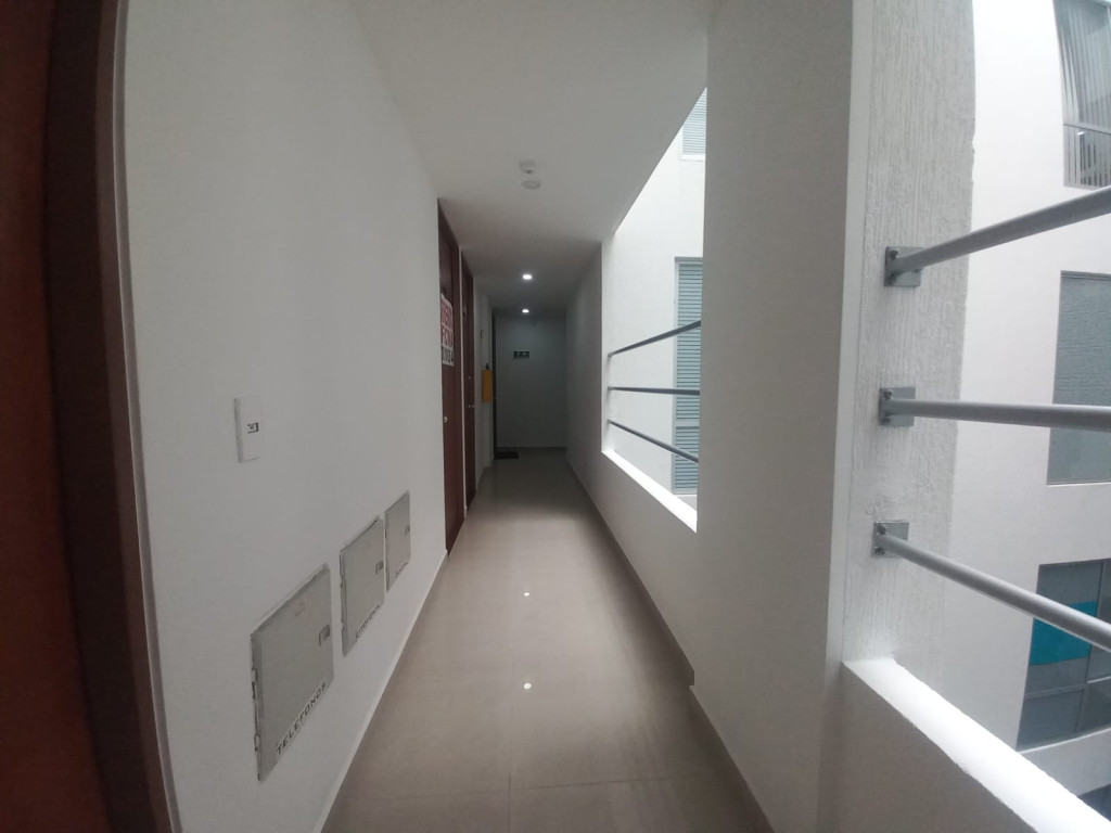 Oficina en arriendo en Puente Largo, Bogotá, 13 m² · foto 3 de 14