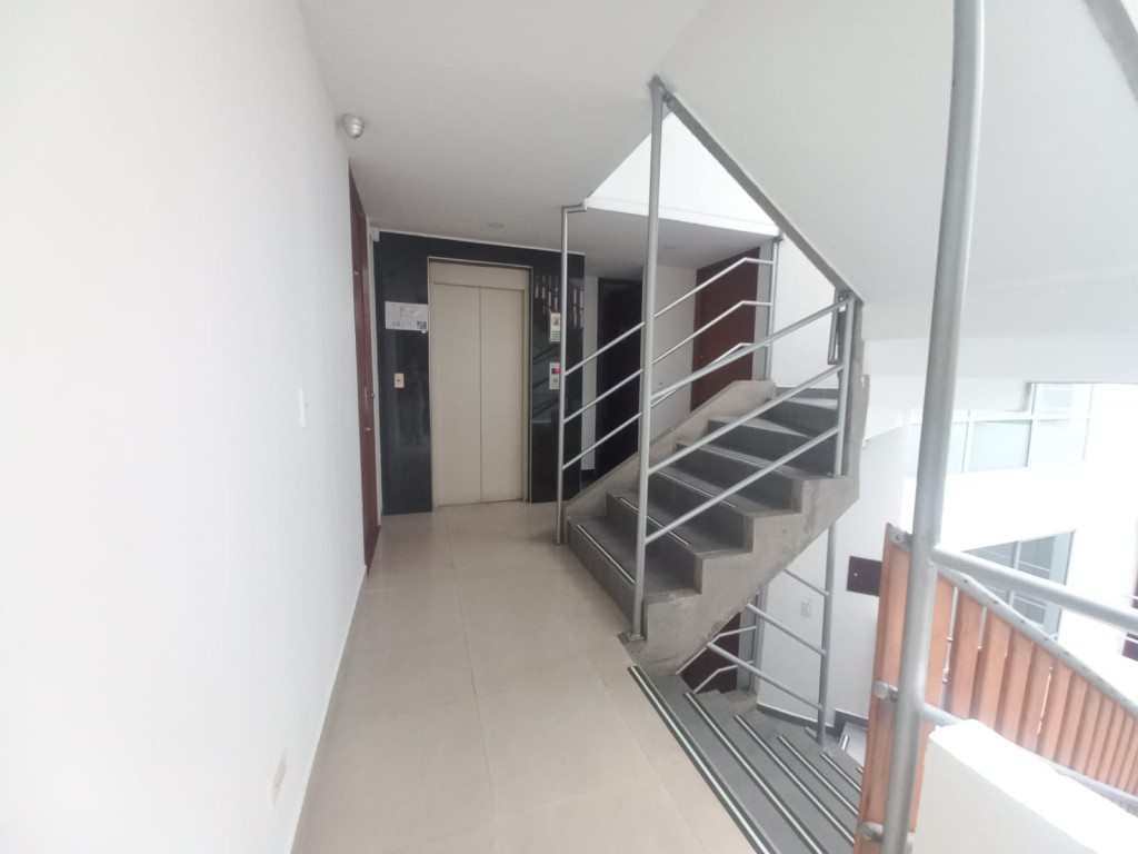 Oficina en arriendo en Puente Largo, Bogotá, 13 m² · foto 4 de 14