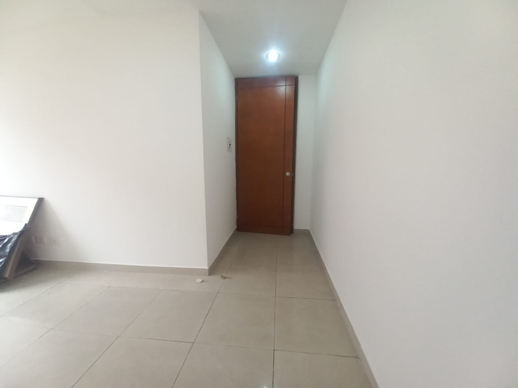 Oficina en arriendo en Puente Largo, Bogotá, 13 m² · foto 6 de 14