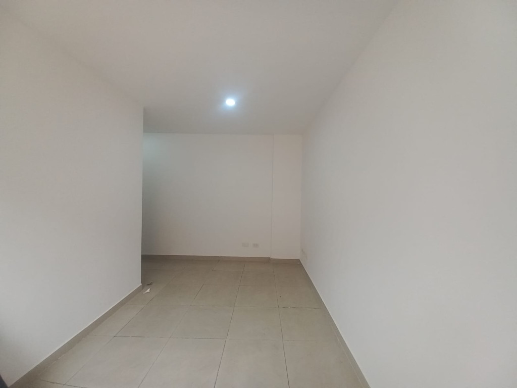 Oficina en arriendo en Puente Largo, Bogotá, 13 m² · foto 7 de 14