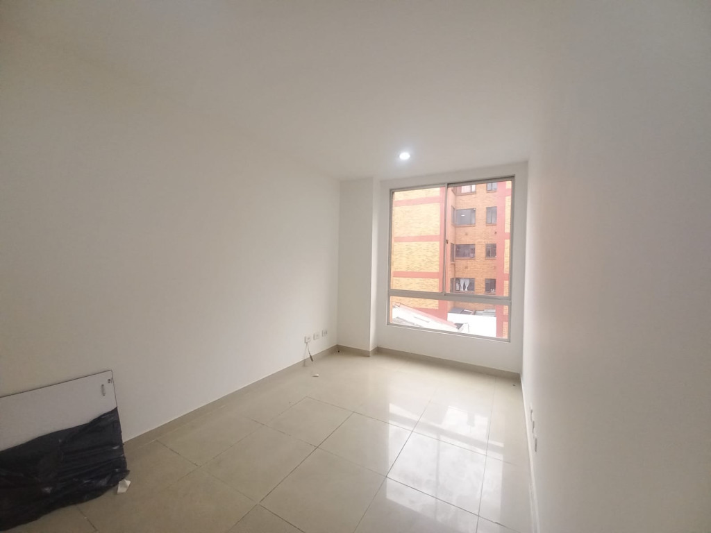 Oficina en arriendo en Puente Largo, Bogotá, 13 m² · foto 8 de 14