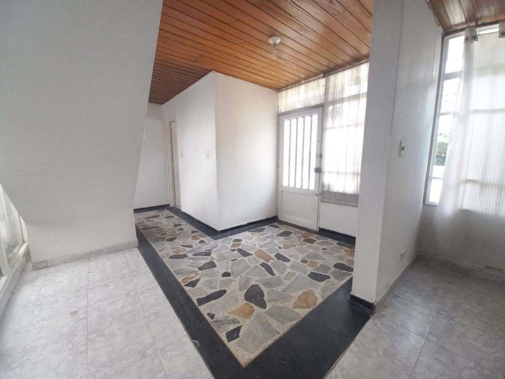Casa de 5 alcobas en venta en Niza Norte, Bogotá, 179 m² · foto 7 de 21