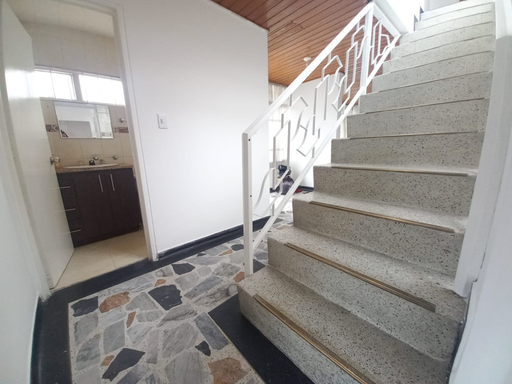 Casa de 5 alcobas en venta en Niza Norte, Bogotá, 179 m² · foto 8 de 21