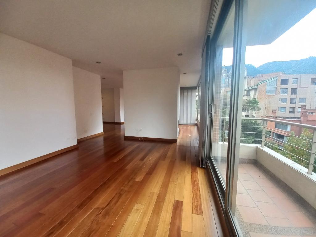 Apartamento de 3 alcobas en arriendo en Chico, Bogotá, 182 m² · foto 13 de 24
