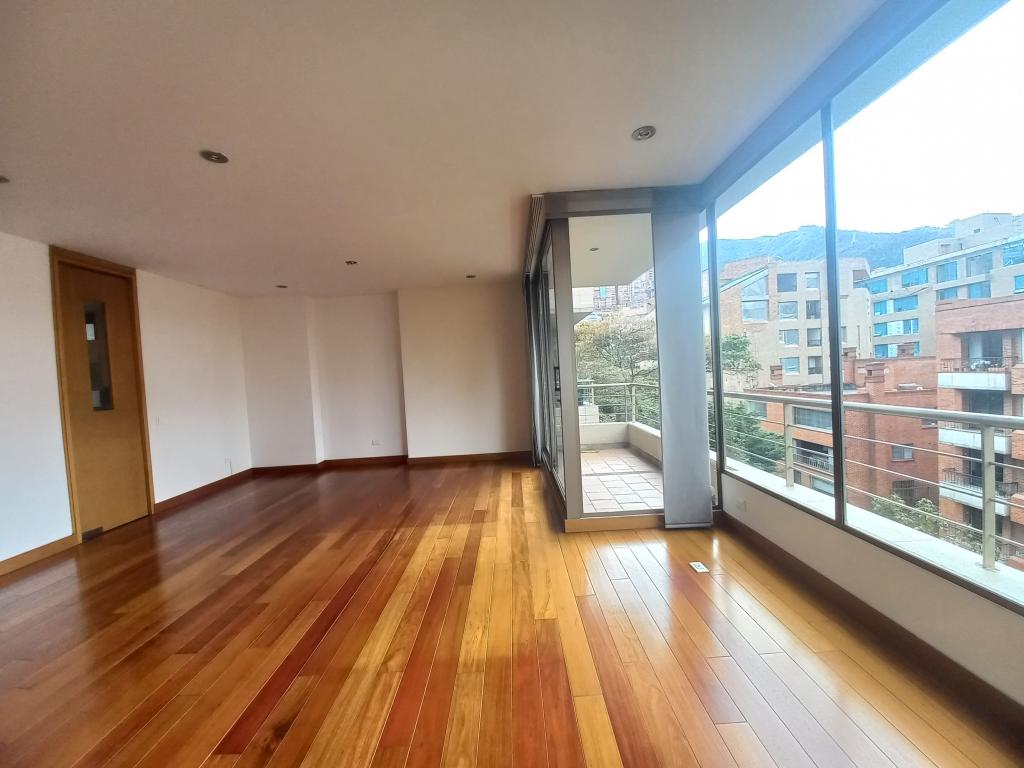 Apartamento de 3 alcobas en arriendo en Chico, Bogotá, 182 m² · foto 11 de 24