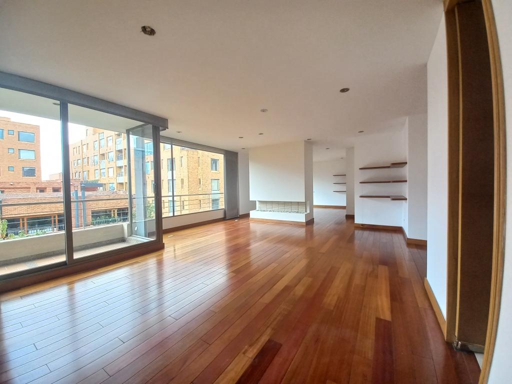 Apartamento de 3 alcobas en arriendo en Chico, Bogotá, 182 m² · foto 10 de 24