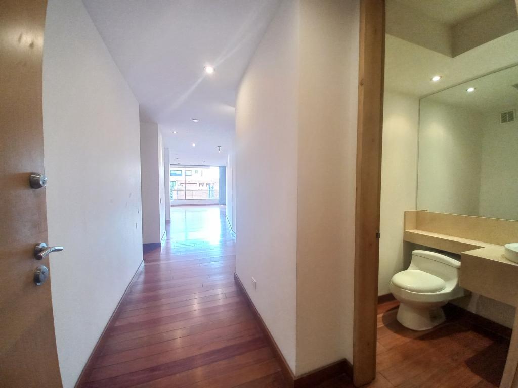 Apartamento de 3 alcobas en arriendo en Chico, Bogotá, 182 m² · foto 7 de 24