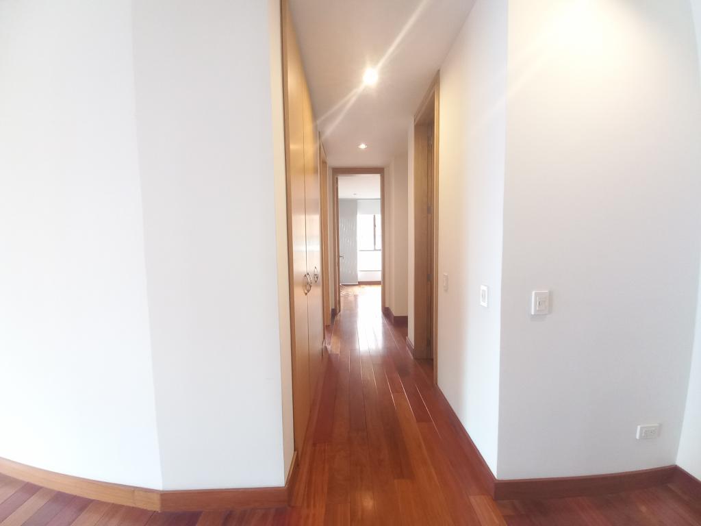 Apartamento de 3 alcobas en arriendo en Chico, Bogotá, 182 m² · foto 19 de 24